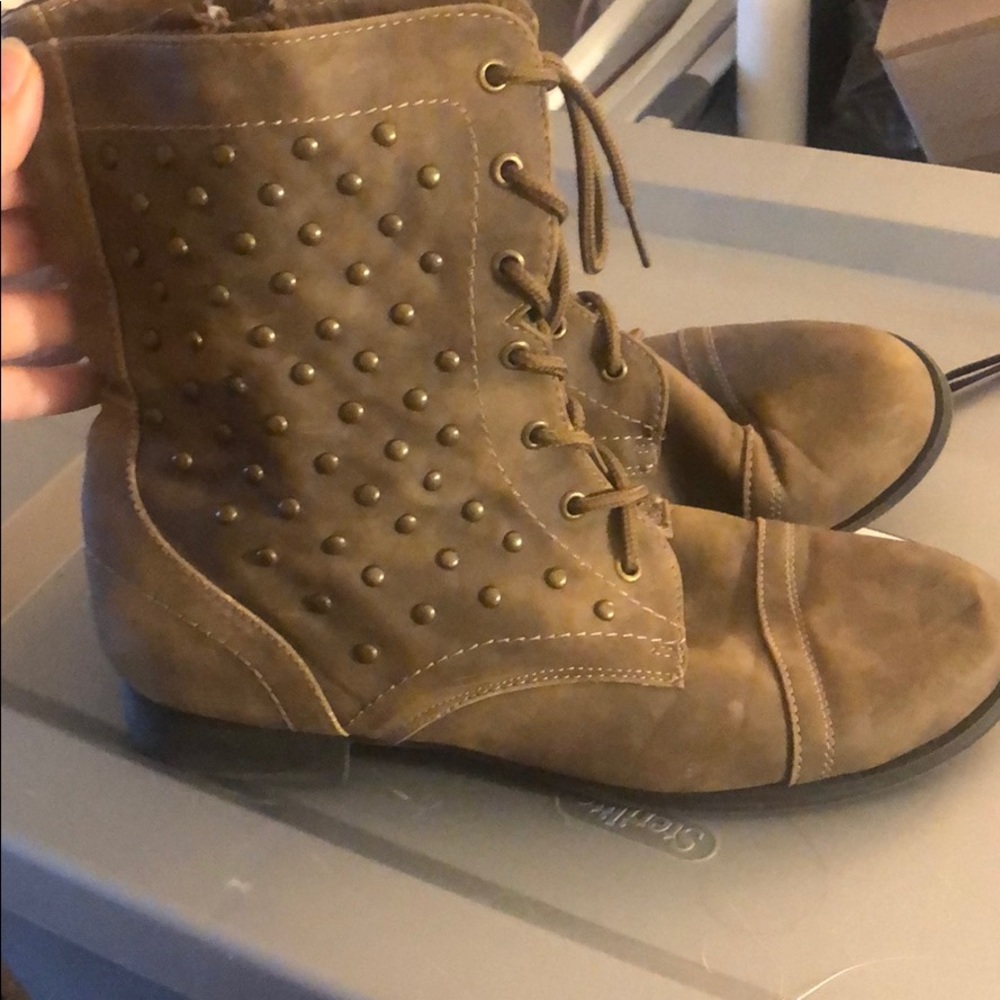 🌻Brown embellished combat boots